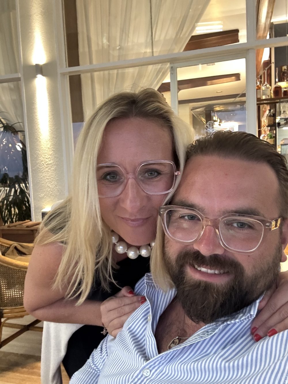 Birgit und Johannes, die Gastgeber des WoidSinn Chalets im Bayerischen Wald