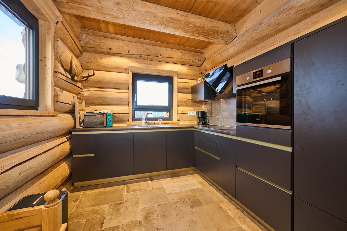 Voll ausgestattete Küche im WoidSinn Chalet im Bayerischen Wald